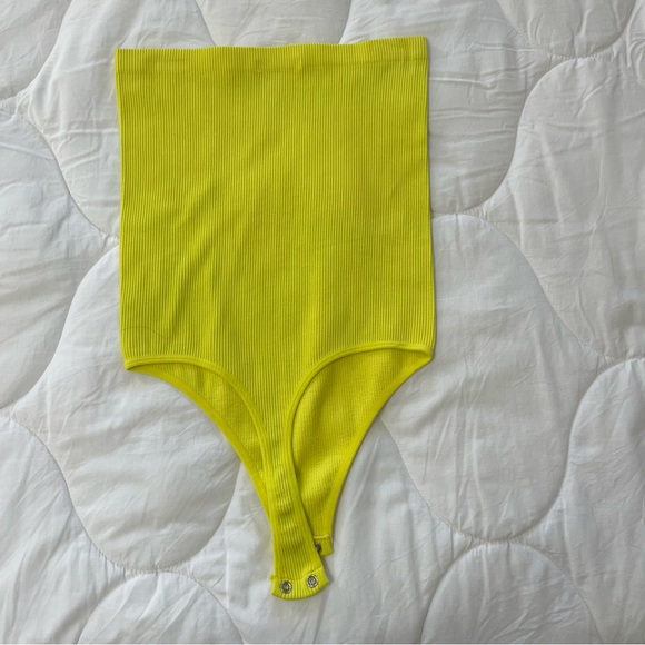 Yellow strapless bodysuit s/m - Picture 2 of 2